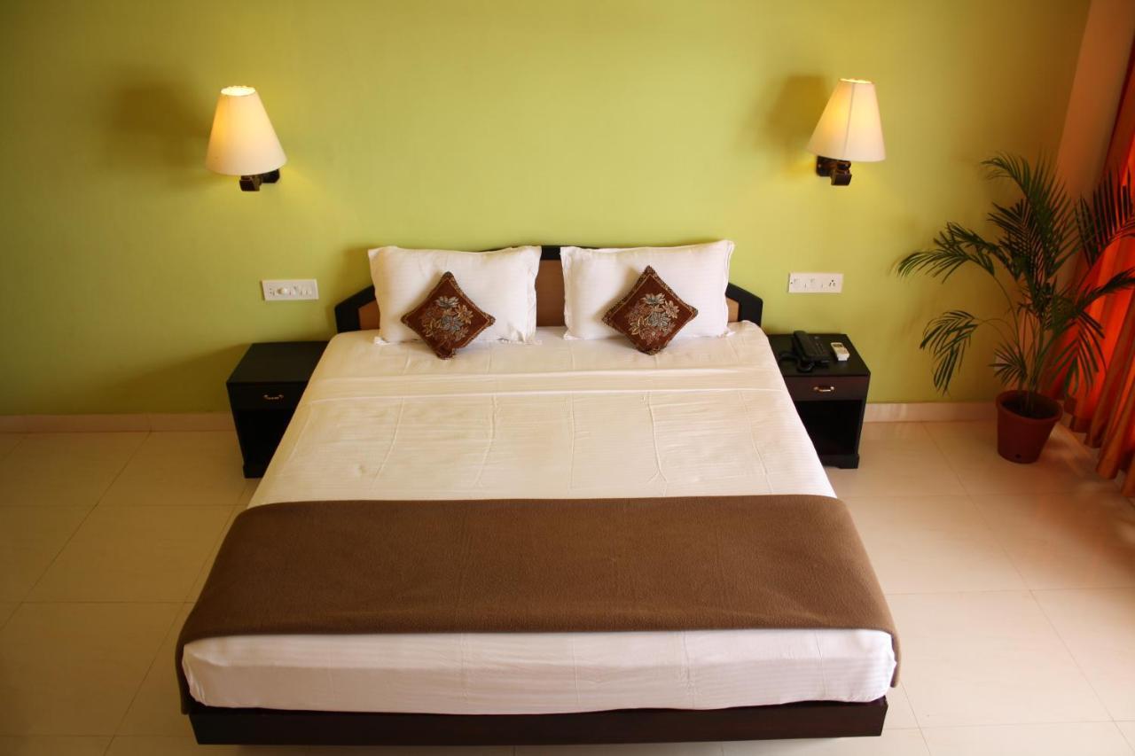 The Ocean Park Beach Resort Ковалам Екстериор снимка
