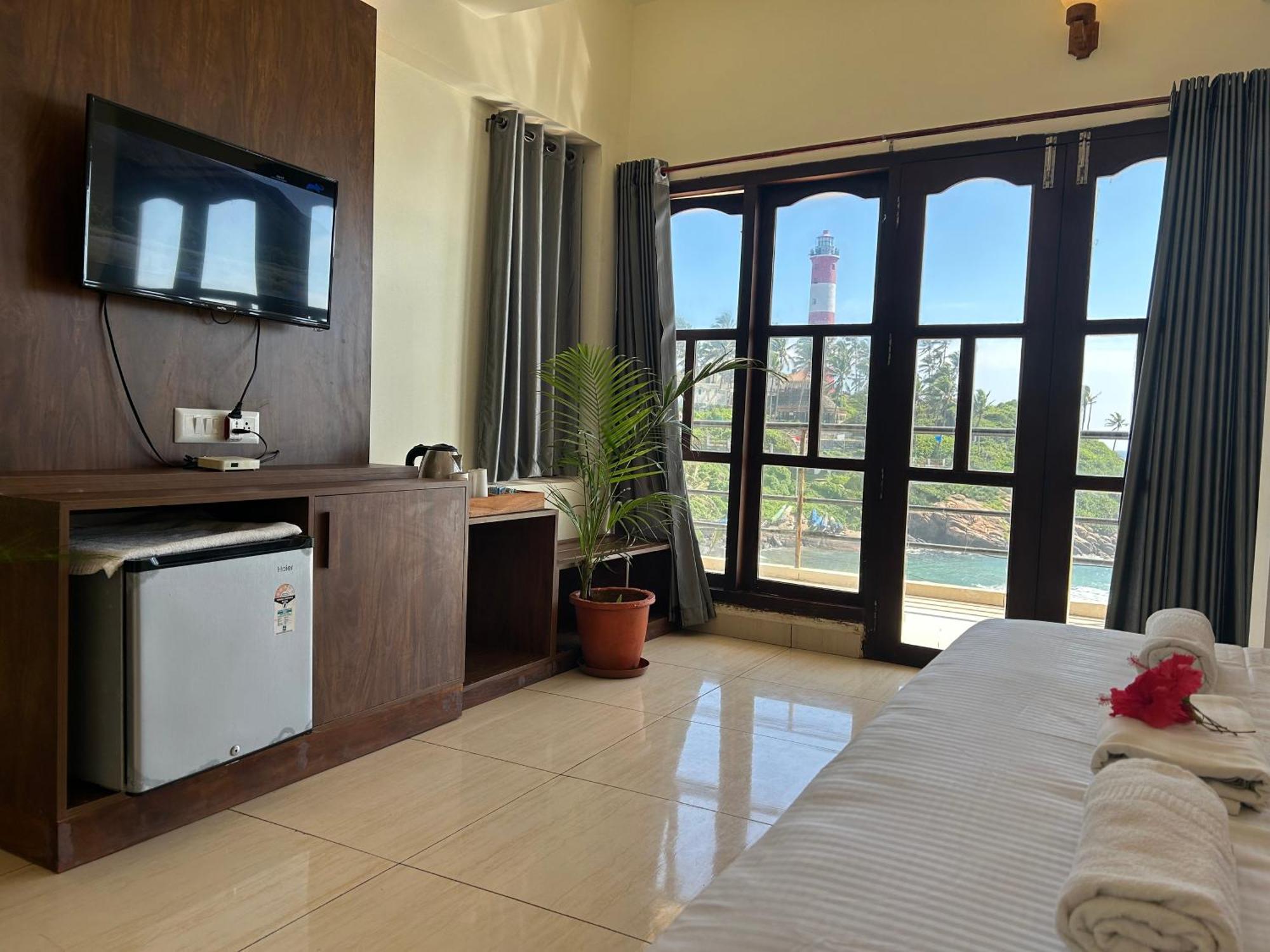 The Ocean Park Beach Resort Ковалам Екстериор снимка