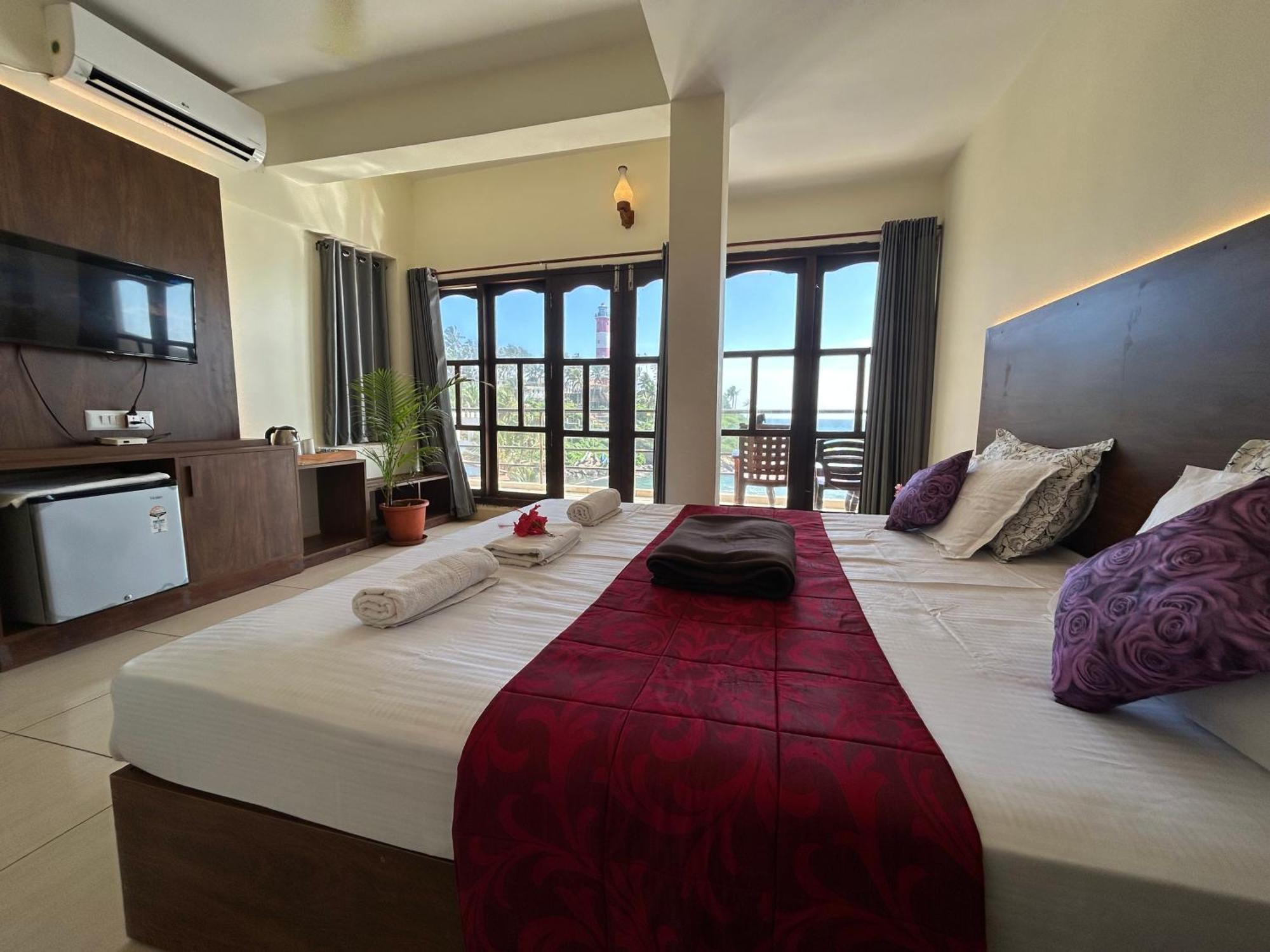 The Ocean Park Beach Resort Ковалам Екстериор снимка