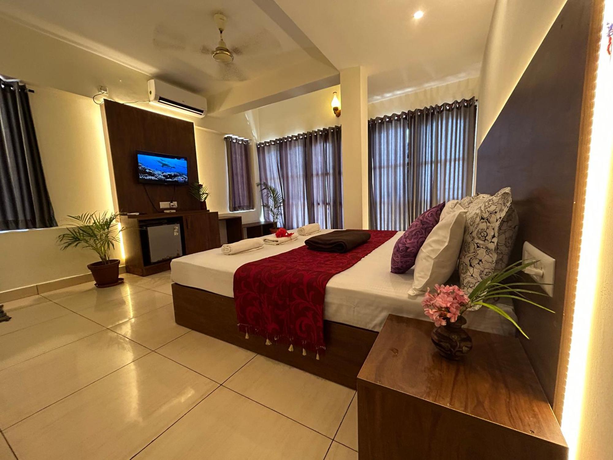 The Ocean Park Beach Resort Ковалам Екстериор снимка