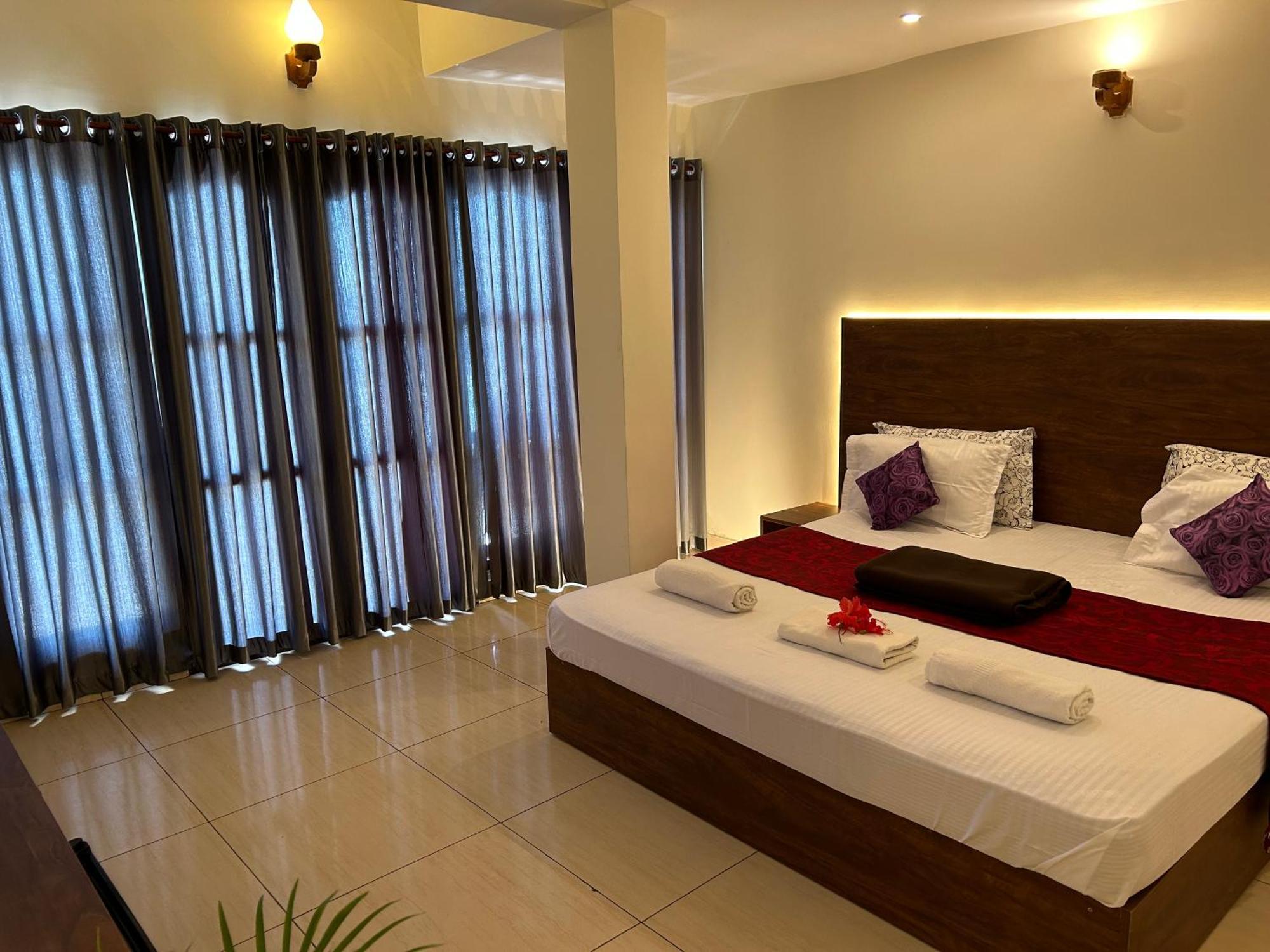 The Ocean Park Beach Resort Ковалам Екстериор снимка