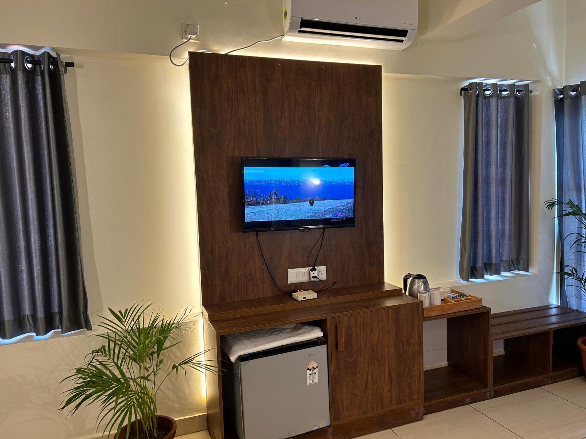 The Ocean Park Beach Resort Ковалам Екстериор снимка
